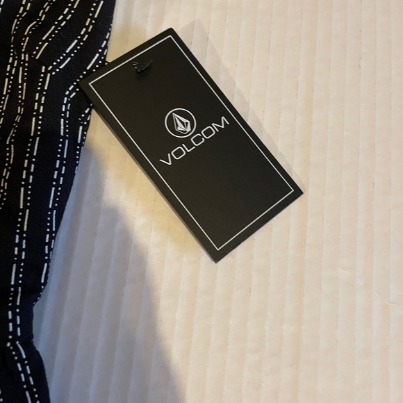 Volcom Wild Queendom Romper Size XS (NWT) - Picture 3 of 5